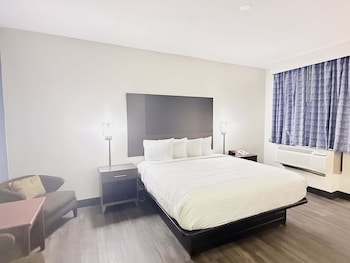Suite, 1 King Bed, Non Smoking (One-Bedroom)