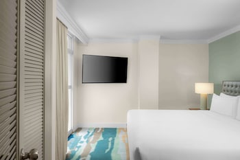 Suite, 1 King Bed (Bonaire Tower)
