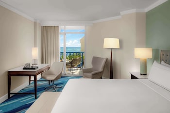 Room, 1 King Bed, Partial Ocean View (Aruba Tower)