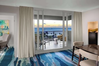 Premium Suite, 1 King Bed