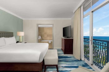 Suite, 1 King Bed (Palmbeach Club)