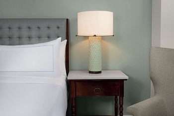 Room, 1 King Bed, Partial Ocean View (Aruba Tower)
