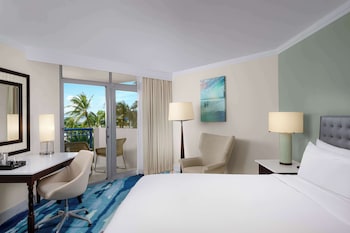 Room, 1 King Bed, Partial Ocean View