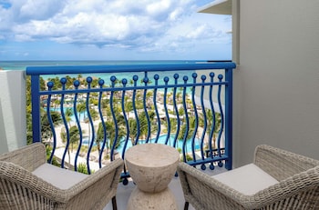 Club Room, 1 King Bed (Aruba Tower)