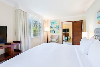 Suite, 1 King Bed, Balcony (Bonaire Suite, Project View)
