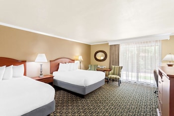 Suite, 2 Queen Beds, Non Smoking, Kitchenette (with Sofabed)