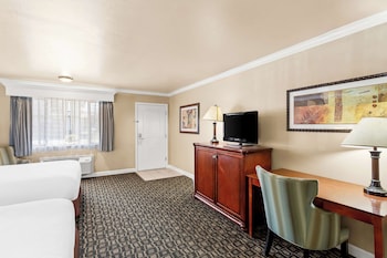 Standard Room, 2 Queen Beds, Accessible, Non Smoking
