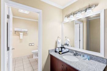 Suite, 2 Queen Beds, Non Smoking, Kitchenette (with Sofabed)