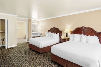 Standard Room, 2 Queen Beds, Accessible, Non Smoking