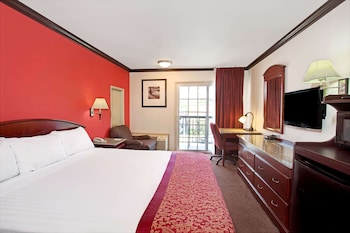 Deluxe Room, 1 King Bed, Non Smoking, Balcony