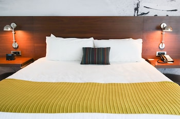Room, 1 King Bed (Happy Camper)