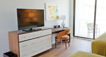 Room, 1 King Bed (Marco Polo)