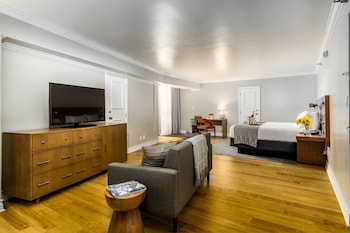 Junior Suite, 1 King Bed (Trendy)
