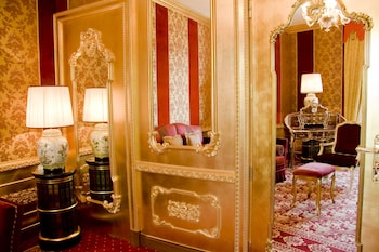 Royal Suite, 1 Bedroom, Lake View
