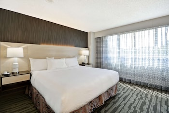 Premium Suite, 1 King Bed, Non Smoking (Conference)