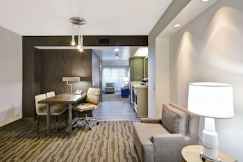 Suite, 1 King Bed, Non Smoking (Parlor)