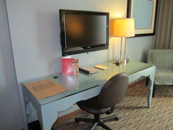 Suite, 1 Bedroom, Accessible (Communications)