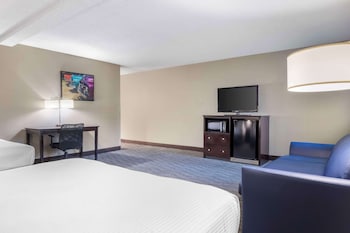 Standard Room, 2 Queen Beds, Non Smoking, Refrigerator & Microwave (Larger Room;with Sofabed)