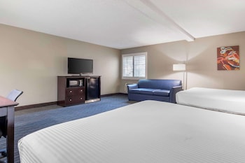 Standard Room, 2 Queen Beds, Non Smoking, Refrigerator & Microwave (Larger Room;with Sofabed)