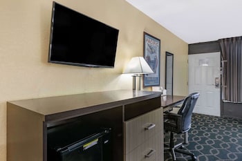 Standard Room, 2 Queen Beds, Non Smoking