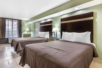 Room, 2 Queen Beds, Non Smoking, Ground Floor