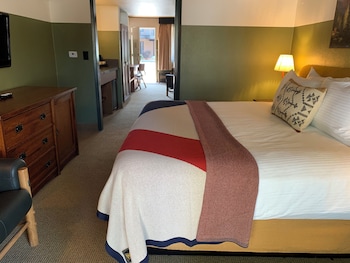 Jasper Suite, 1 King Bed with Sofa bed