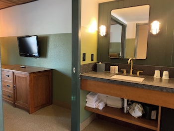 Jasper Suite, 1 King Bed with Sofa bed