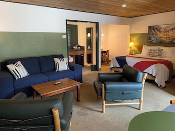 State Suite, 1 King Bed with Sofa Bed
