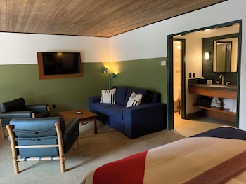 State Suite, 1 King Bed with Sofa Bed