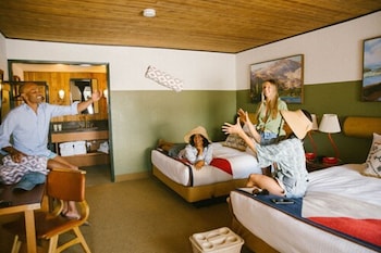 Double Queen, 2 Queen Beds