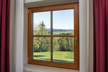 Deluxe Room, 1 King Bed, Garden View