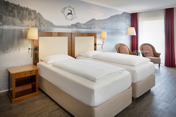 Grand Room, 2 Twin Beds, Garden View