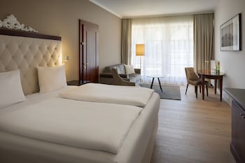 Junior Suite, 1 King Bed, Balcony, Garden View (Balcony)