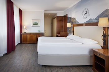 Classic Room, 1 King Bed (View)