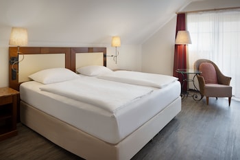 Suite, 1 King Bed with Sofa bed, Balcony, Garden View (Balcony)