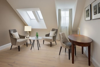Superior Room, 1 King Bed, Garden View