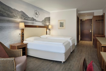 Classic Room, 2 Twin Beds (View)