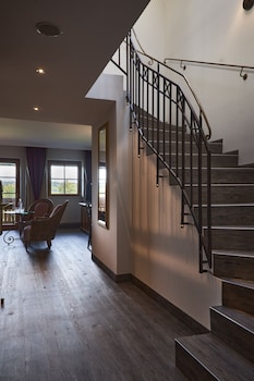 Superior Suite, 1 King Bed with Sofa bed, Garden View
