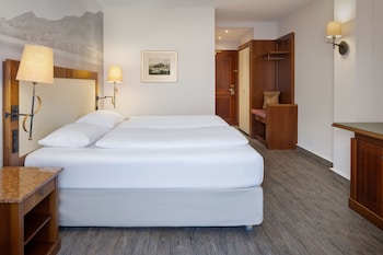 Classic Room, 1 King Bed (View)
