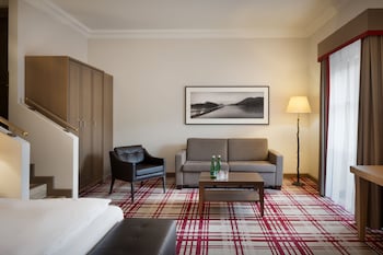 Grand Room, 2 Twin Beds, Garden View
