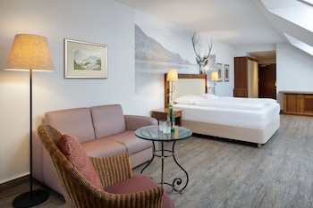 Grand Room, 1 King Bed, Garden View