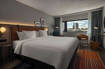 Deluxe Room, 1 King Bed