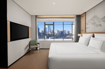 Swiss Executive Suite, 1 King Bed, City View
