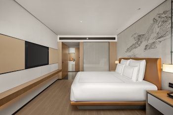Swiss Grand Executive Room,1 King Bed, City View