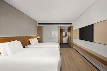 Swiss Advantage Room,2 Twin Beds, City View