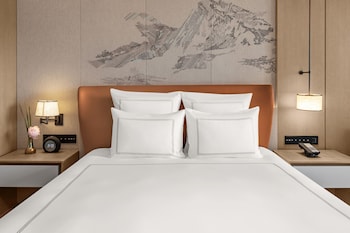 Swiss Executive Room, 1 King Bed, City View