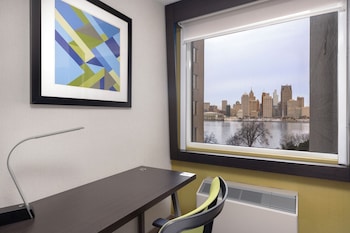 Standard Room, 2 Queen Beds, River View (Partial River View)