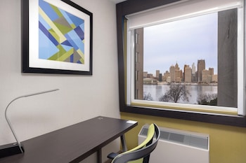 Standard Room, 2 Queen Beds, River View (Partial River View)