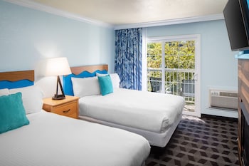 Standard Double Room, 2 Queen Beds, Garden View