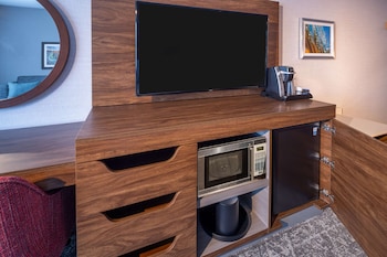 Room, 2 Queen Beds, Refrigerator & Microwave